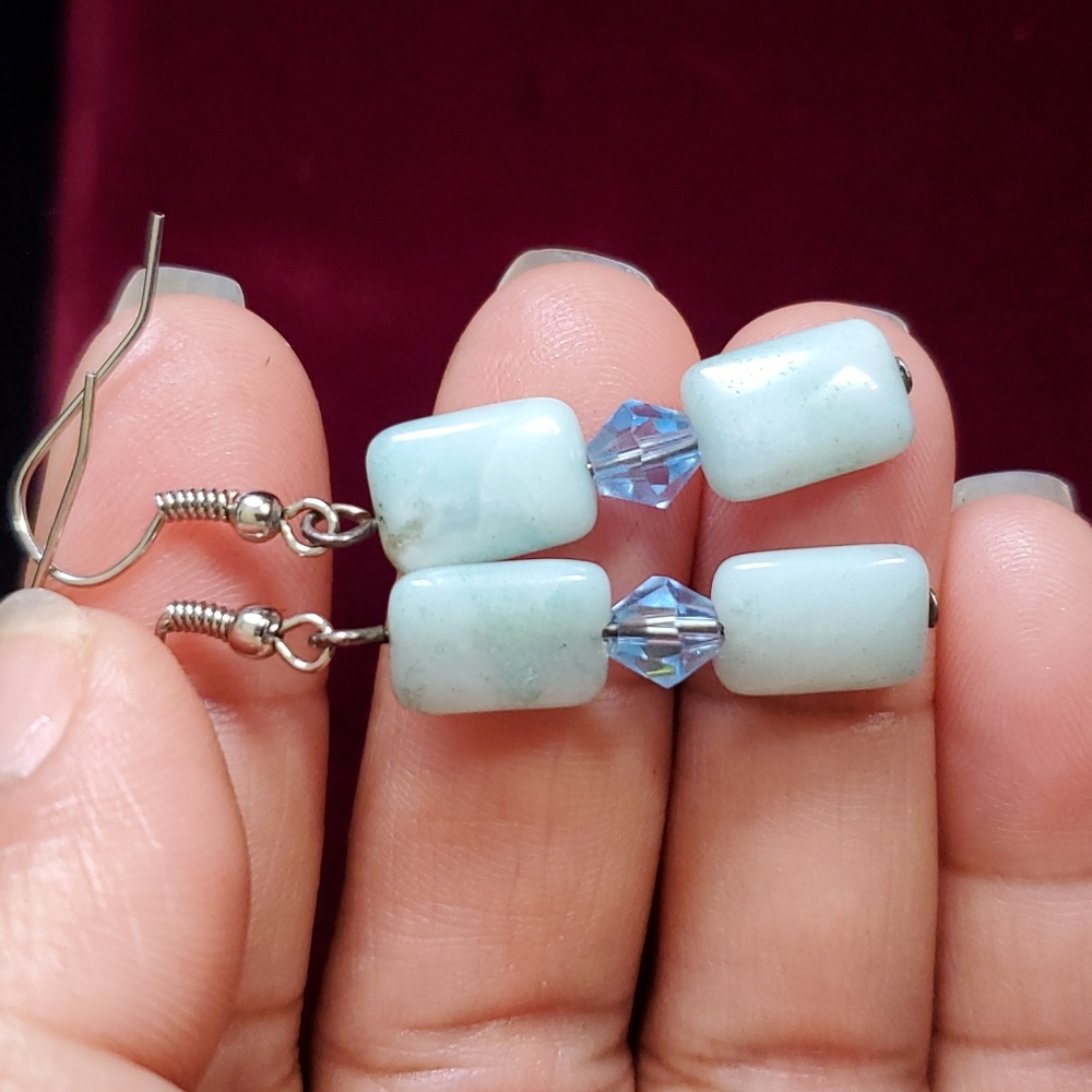 STONE EARRINGS.